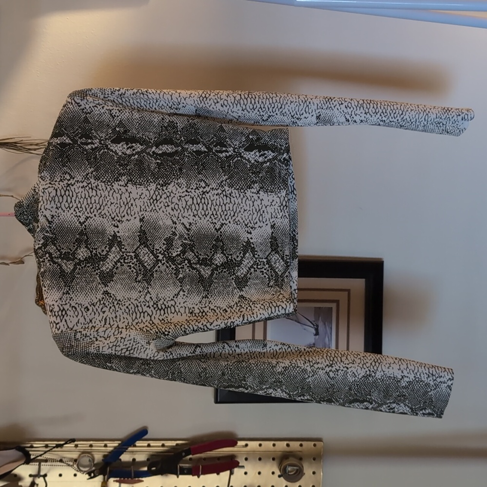 Pretty Little Thing Python Crop - image 4